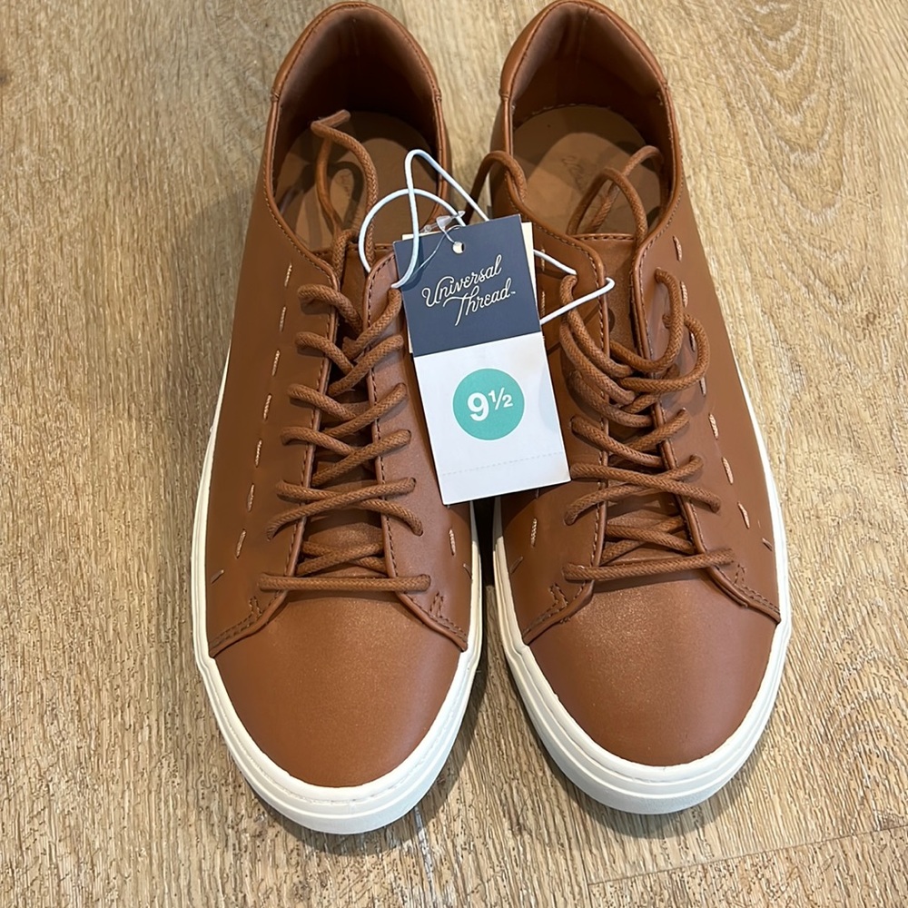 NWT Universal Thread shoes